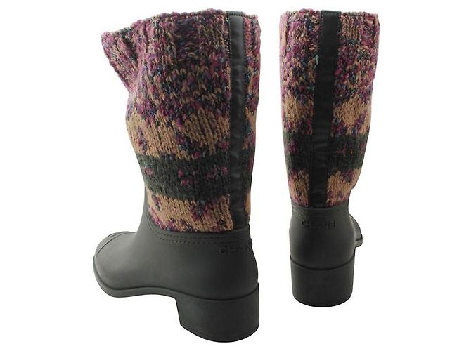 Chanel Olivengrüne Gummistiefel mit Strickbesatz - Ansicht 4