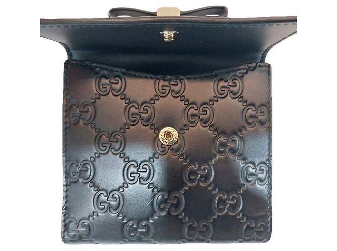 Gucci Billetera compacta de cuero Sima negra con lazo de cinta dorada y firma Negro - vista 6