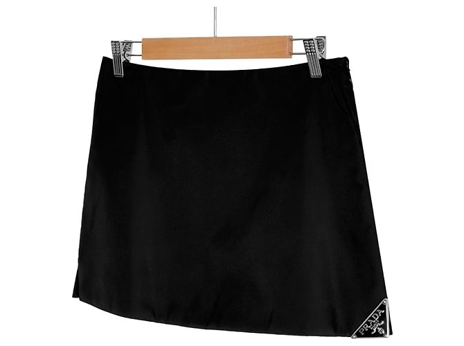 Prada Falda Mini Re-Nylon Negra Big Triangle Logo de Lujo Biarr para Mujeres Negro - vista 2
