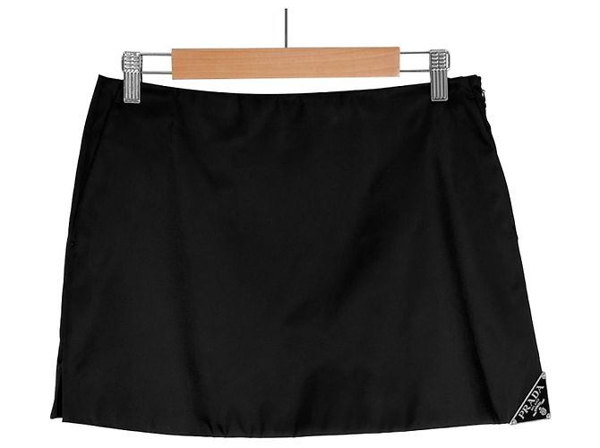 Prada Falda Mini Re-Nylon Negra Big Triangle Logo de Lujo Biarr para Mujeres Negro - vista 3