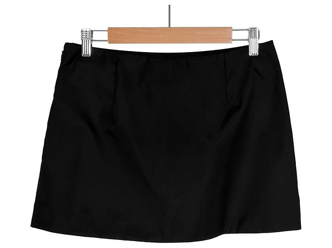Prada Falda Mini Re-Nylon Negra Big Triangle Logo de Lujo Biarr para Mujeres Negro - vista 4