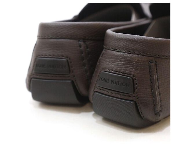 Louis Vuitton Mocassin en cuir de conduite avec logo doré Taille - vue 8