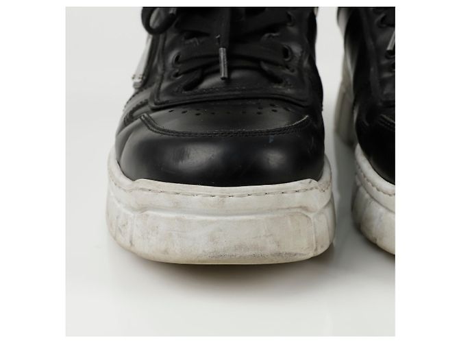 Prada Baskets avec logo triangle Noir - vue 10