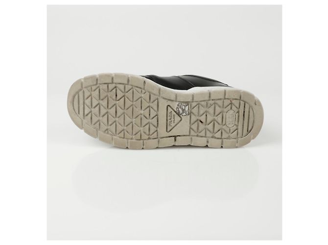 Prada Baskets avec logo triangle Noir - vue 4
