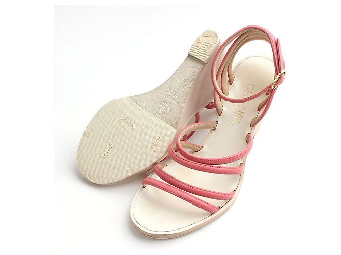 Chanel Sandali con zeppa e cinturino rosa - vista 3
