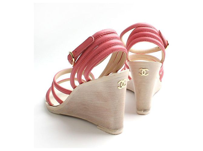 Chanel Sandali con zeppa e cinturino rosa - vista 4