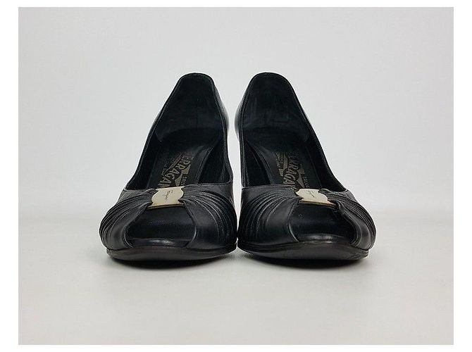 Salvatore Ferragamo Scarpe aperte in pelle nera per donne Nero - vista 3