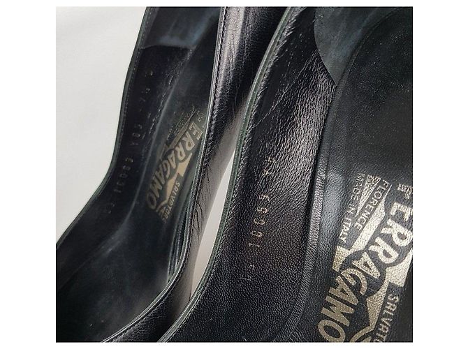 Salvatore Ferragamo Scarpe aperte in pelle nera per donne Nero - vista 7