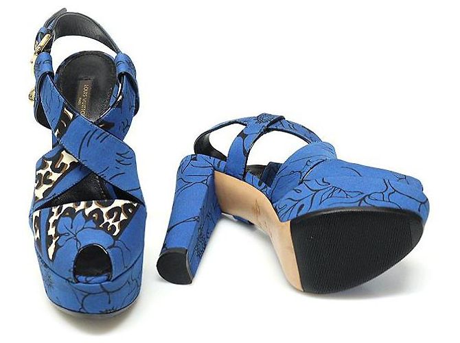 Louis Vuitton Sandali da donna con piattaforma e motivo leopardato in tessuto blu e fiore - vista 6