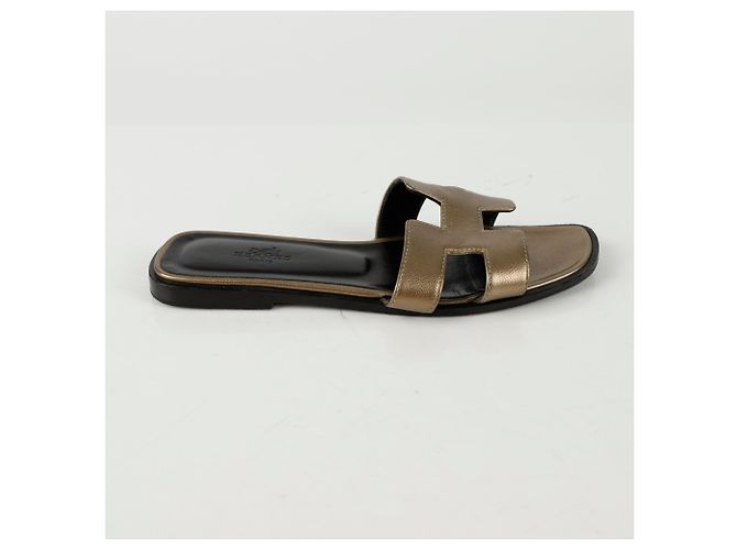 Sandali Hermès Oran Bronzo Pelle Epsom 36 D'oro - vista 2