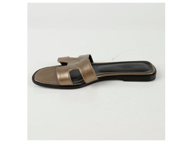 Sandali Hermès Oran Bronzo Pelle Epsom 36 D'oro - vista 3