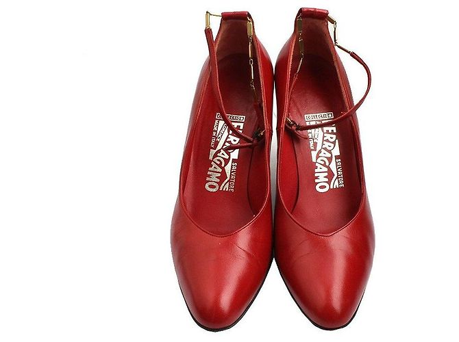 Salvatore Ferragamo Rote Pumps mit Riemchen - Ansicht 2