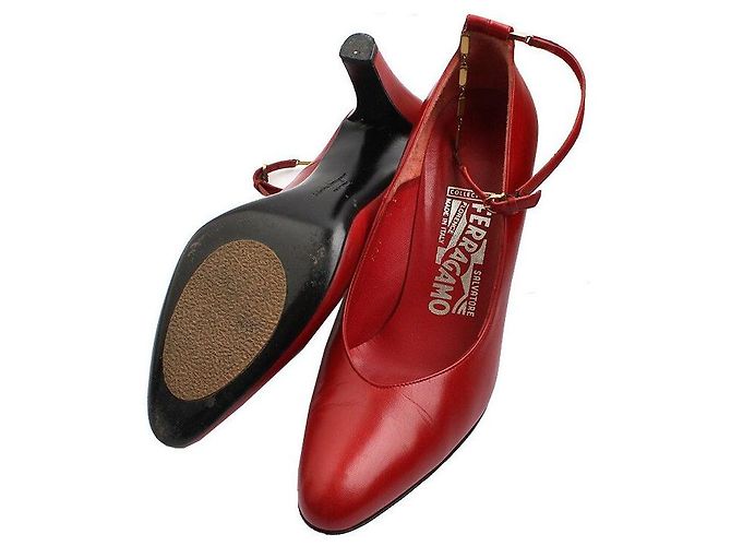Salvatore Ferragamo Rote Pumps mit Riemchen - Ansicht 3