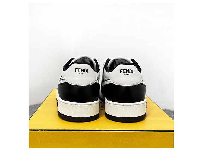 Fendi Sneakers basse in pelle con lettering logo AOMN Nero - vista 14