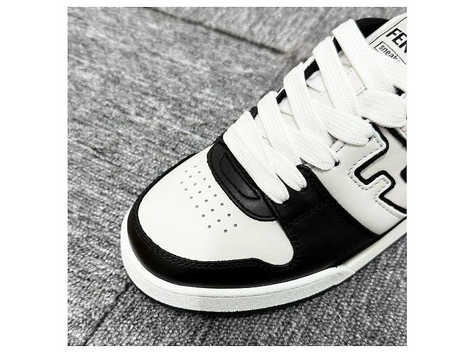 Fendi Sneakers basse in pelle con lettering logo AOMN Nero - vista 18