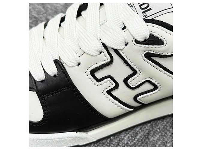 Fendi Sneakers basse in pelle con lettering logo AOMN Nero - vista 20