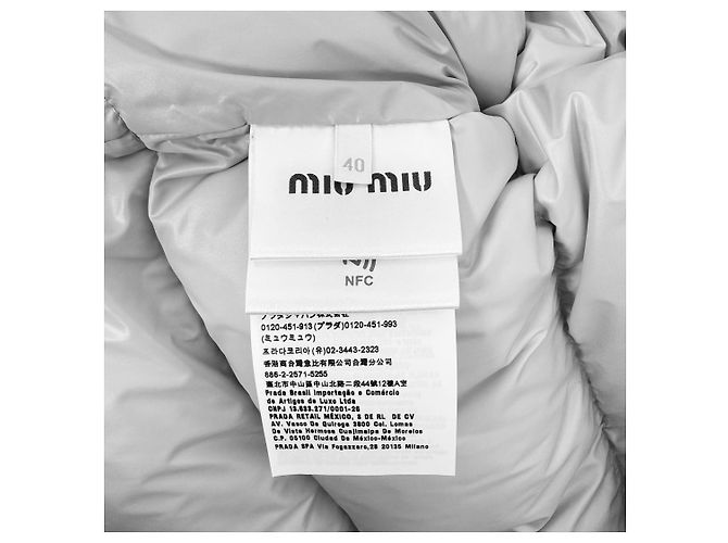 Miu Miu Jaqueta de nylon acolchoada com capuz e logo para mulheres - Cinza Marrom - vista 10