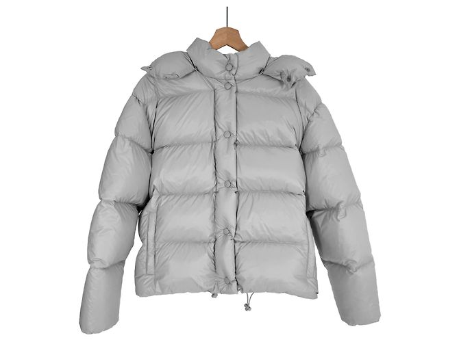 Miu Miu Jaqueta de nylon acolchoada com capuz e logo para mulheres - Cinza Marrom - vista 3
