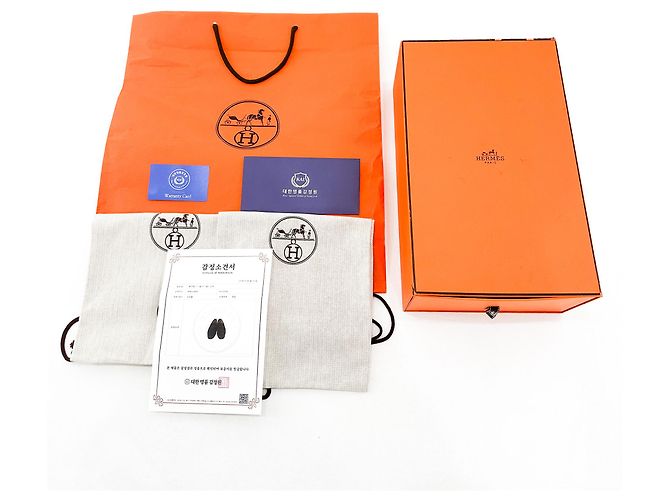 Hermès Mocassino in suede con logo da uomo Marrone - vista 12