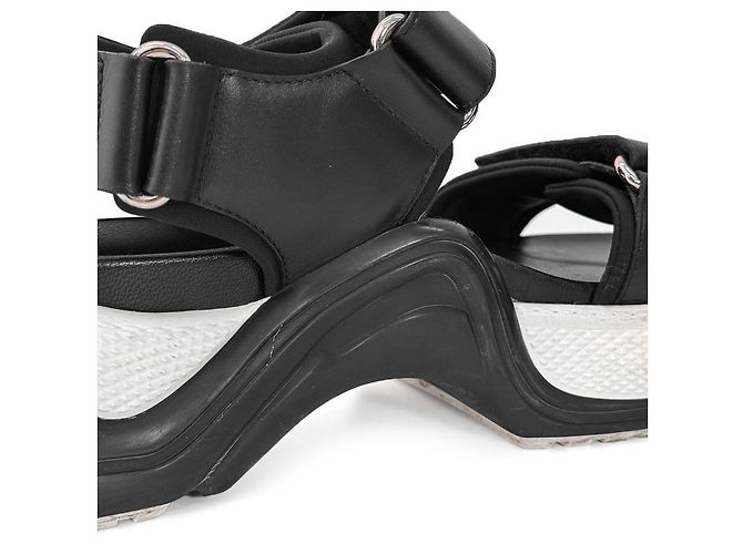 Louis Vuitton Sandali piatti Viar per donne con logo LV Archlight neri Nero - vista 13