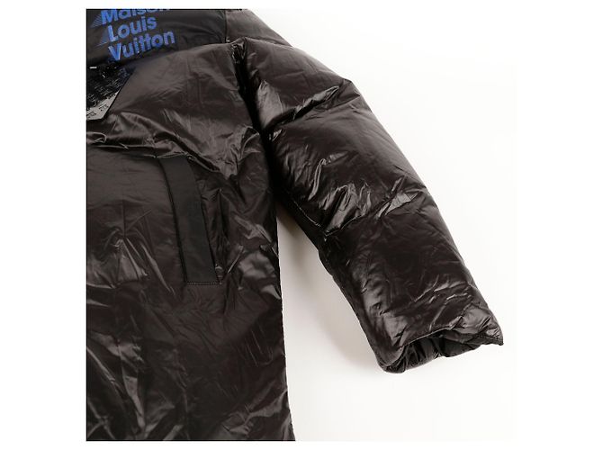 Louis Vuitton Reversible Winter Down Parka Size Black - view 7
