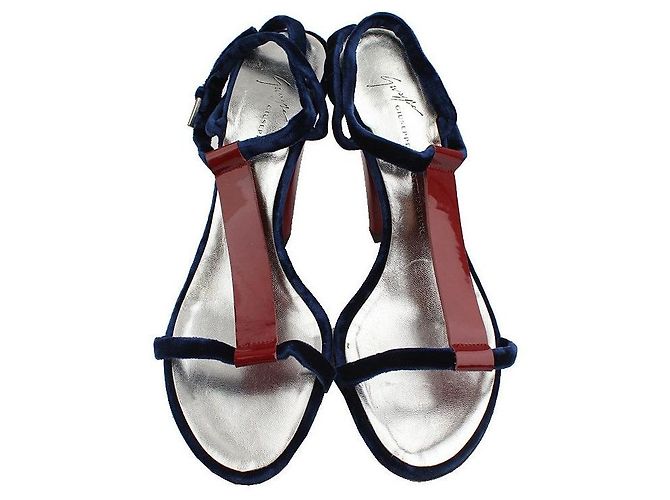 Giuseppe Zanotti Kirschrote Sandalen mit blauen Samtriemen von Giuseppe - Ansicht 2