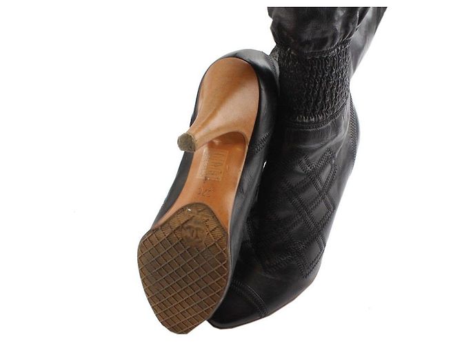 Chanel Botas altas con banda en el tobillo en oro negro CC - vista 4