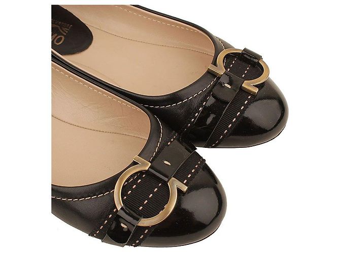 Salvatore Ferragamo Scarpe Flat in Pelle Nera con Logo Gancini Nero - vista 6