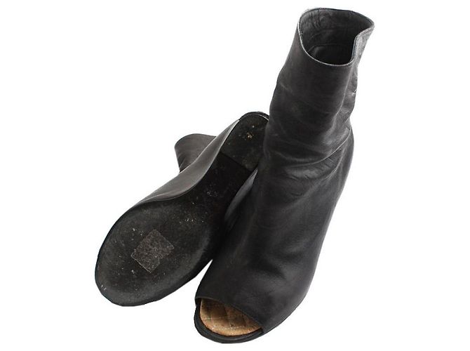 Chanel Botas de cuña abiertas de piel de cordero negro con logo CC en bucle - vista 4