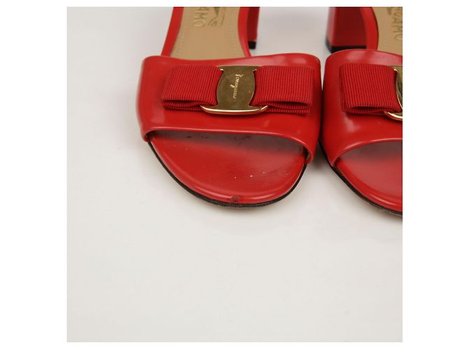Salvatore Ferragamo Offene Vara Sandalen Größe Rot - Ansicht 5