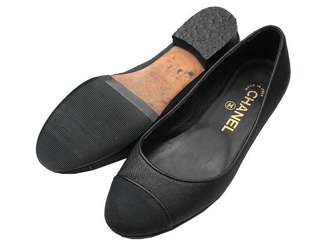 Timeless Chanel Black Captoe Leather Flats - view 3