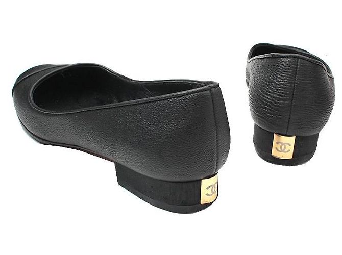 Timeless Chanel Black Captoe Leather Flats - view 4