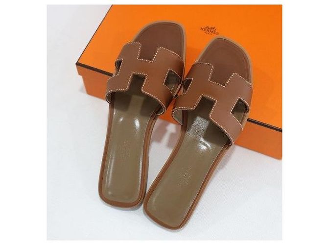 Hermès Sandali Oran in pelle di vitello dorata D'oro - vista 10