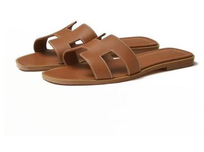 Hermès Sandali Oran in pelle di vitello dorata D'oro - vista 2