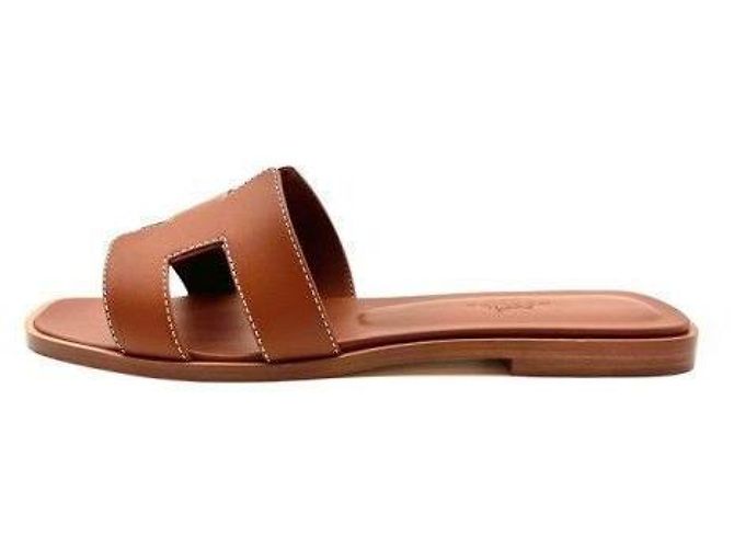 Hermès Sandali Oran in pelle di vitello dorata D'oro - vista 4