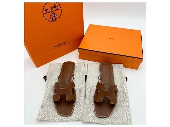 Hermès Sandali Oran in pelle di vitello dorata D'oro - vista 8