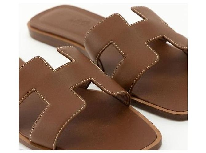 Hermès Sandali Oran in pelle di vitello dorata D'oro - vista 9