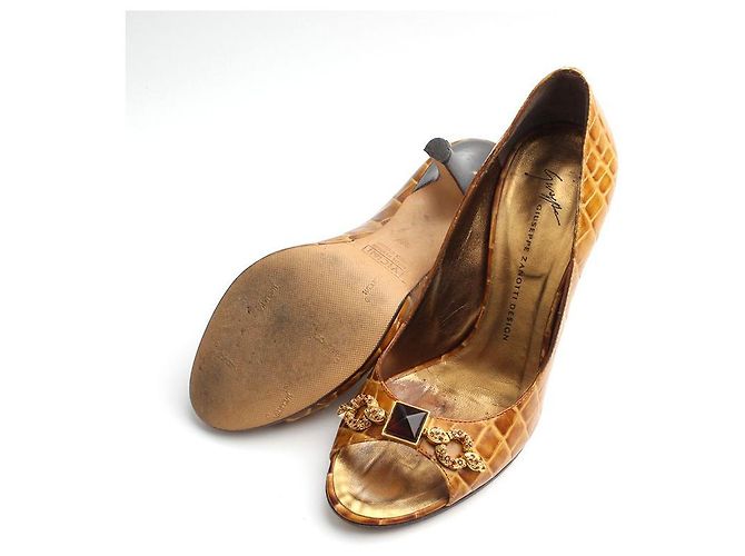 Giuseppe Zanotti Wavy Pattern Gold Pumps Golden - view 3