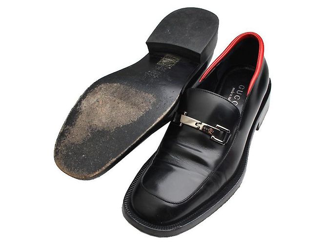 Gucci Schwarze Slipper mit rotem Rand - Ansicht 3