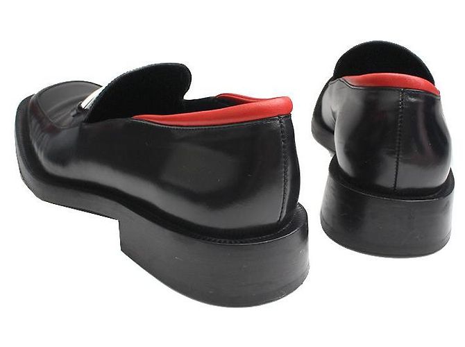 Gucci Schwarze Slipper mit rotem Rand - Ansicht 4