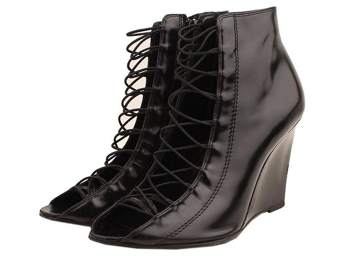 Givenchy Schwarze Schnürstiefeletten mit Keilabsatz - Ansicht 2
