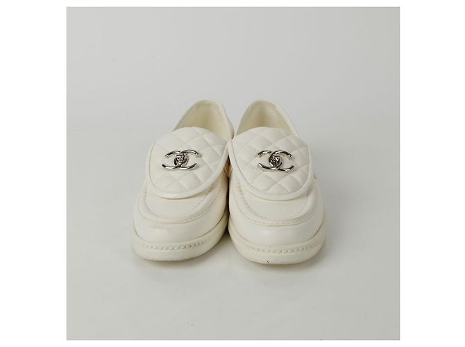 Chanel Mocassino Turnlock Taglia CC Bianco - vista 3