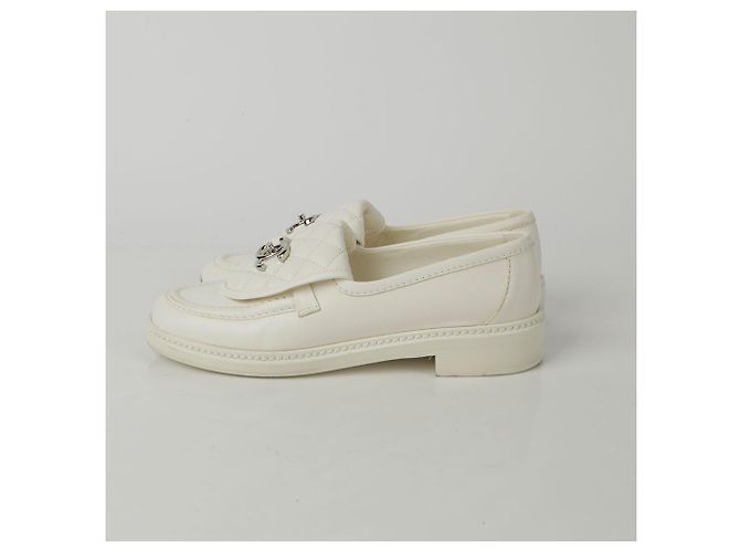 Chanel Mocassino Turnlock Taglia CC Bianco - vista 4