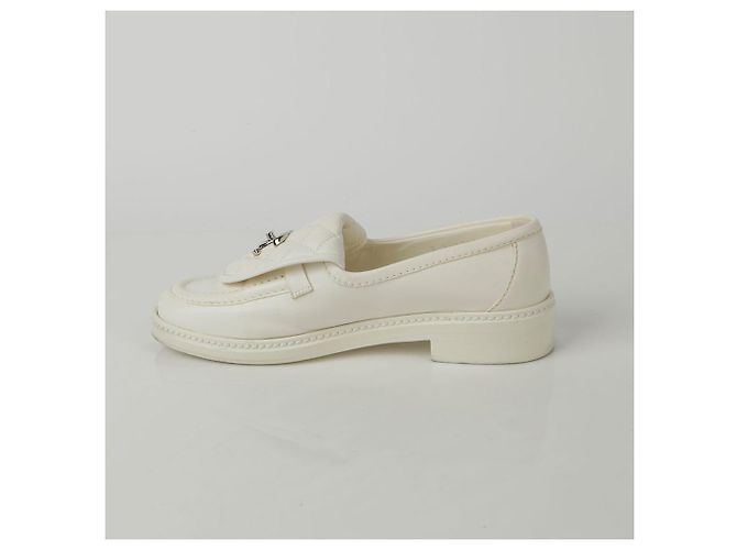 Chanel Mocassino Turnlock Taglia CC Bianco - vista 7