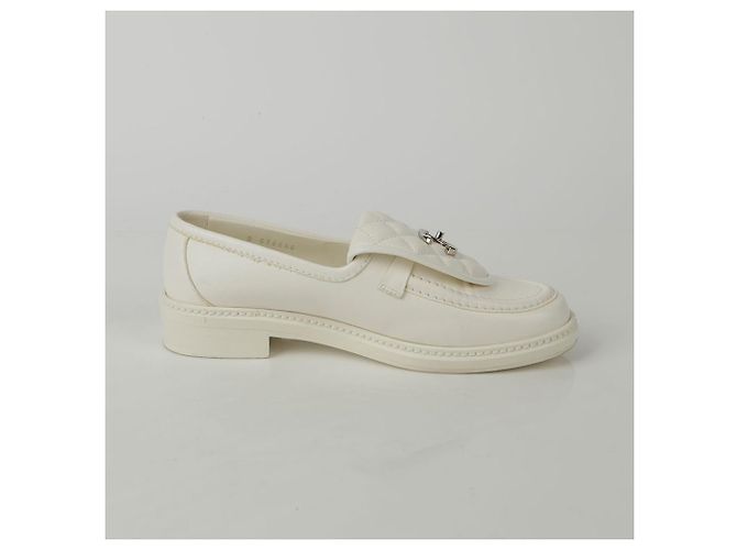 Chanel Mocassino Turnlock Taglia CC Bianco - vista 8
