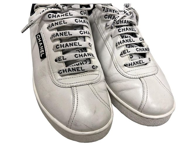 Chanel Sneakers in pelle di vitello per donne Bianco - vista 10