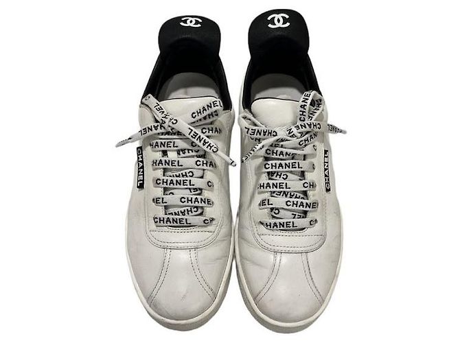 Chanel Sneakers in pelle di vitello per donne Bianco - vista 3