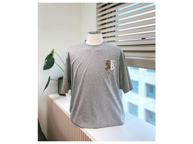 Burberry Grau gesticktes Logo T-Shirt Rot - Ansicht 2