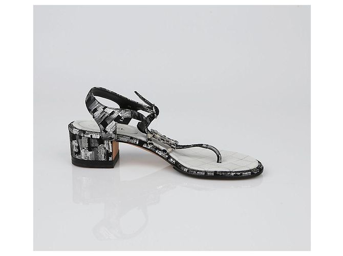 Chanel Sandali con cinturino logo CC Taglia Nero - vista 7