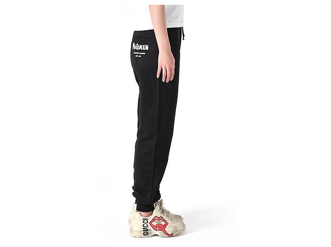 Alexander Mcqueen Pantalones de chándal con logo de graffiti negros - vista 2